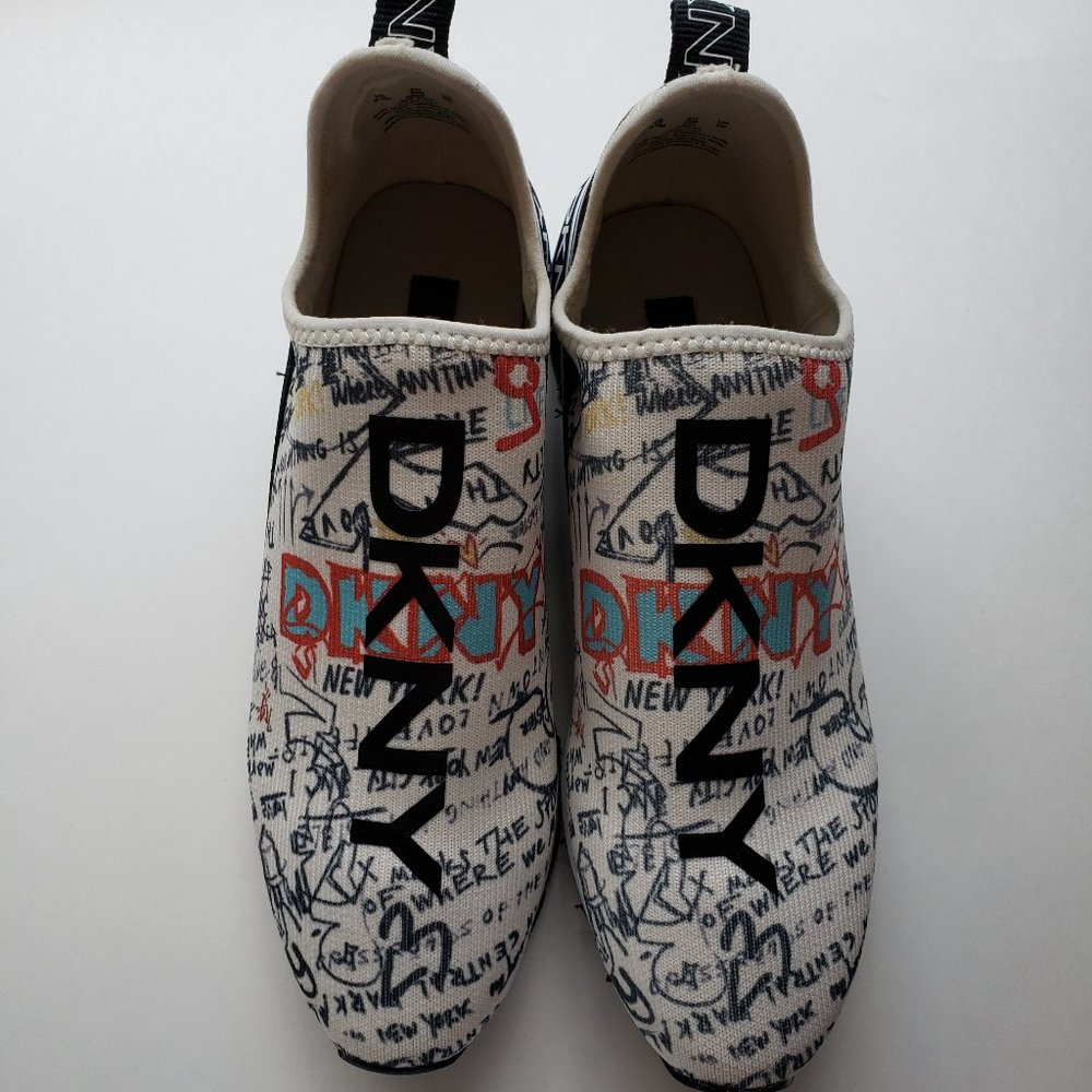 NWOT DKNY Logo shoes, size 8.5. - Picture 7 of 10